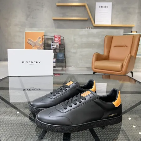 ジバンシィ カジュアルシューズ