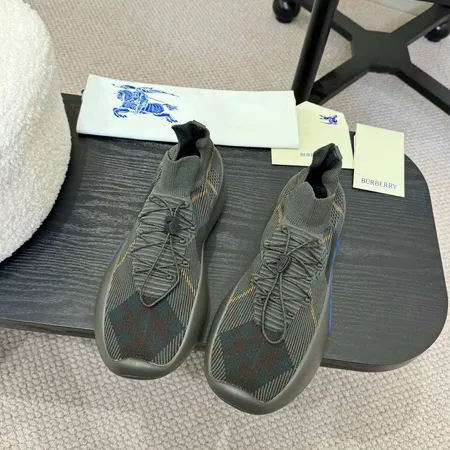 バーバリー ス カジュアルシューズ