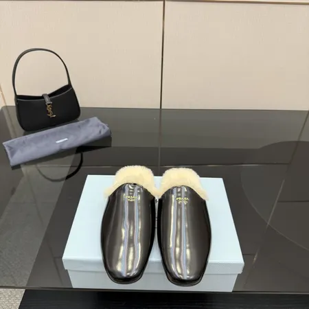 プラダ スリッパ