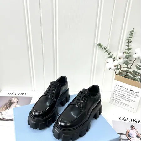 プラダ ビジネスシューズ