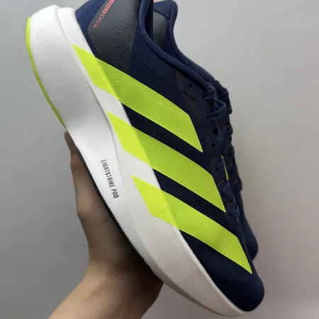 アディダス スニーカー