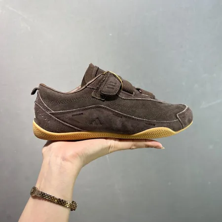 アディダス カジュアルシューズ