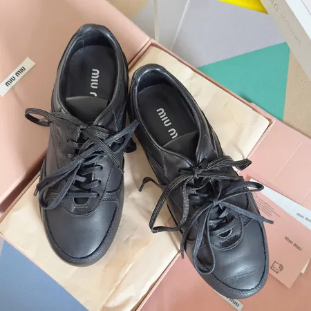 ミュウミュウ カジュアルシューズ