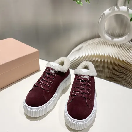 ミュウミュウ カジュアルシューズ