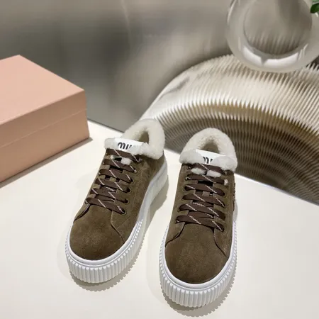 ミュウミュウ カジュアルシューズ