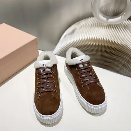 ミュウミュウ カジュアルシューズ