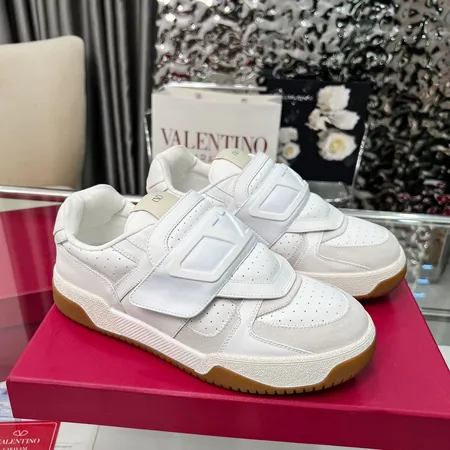 ヴァレンティノ スニーカー