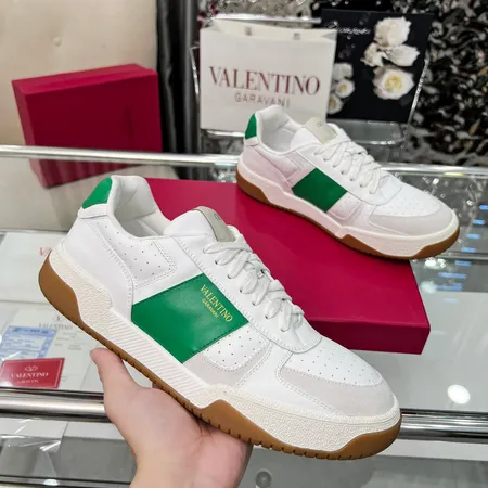 ヴァレンティノ スニーカー