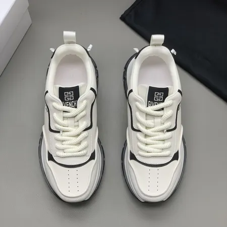 ジバンシィ カジュアルシューズ