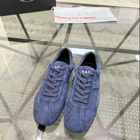 プラダ カジュアルシューズ