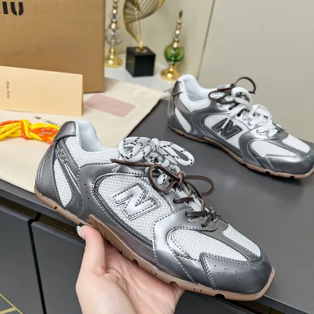 ミュウミュウ スニーカー