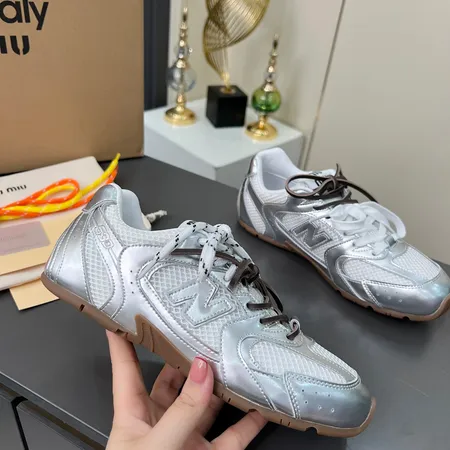 ミュウミュウ スニーカー