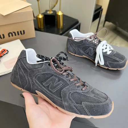 ミュウミュウ スニーカー