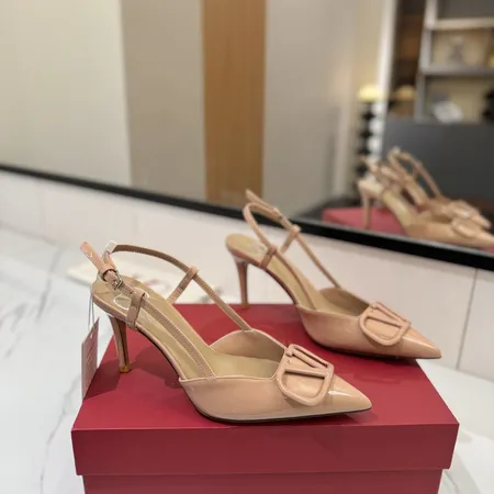 ヴァレンティノ サンダル