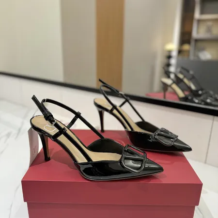 ヴァレンティノ サンダル