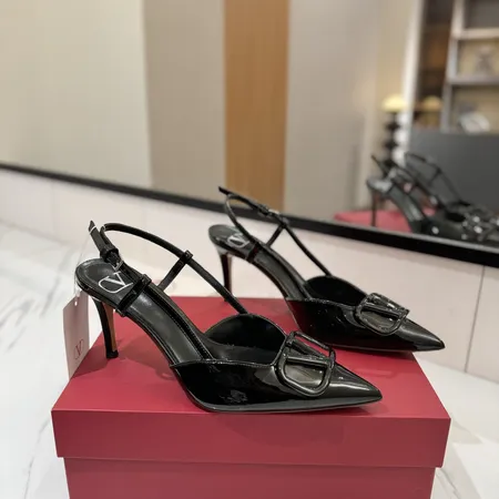 ヴァレンティノ サンダル