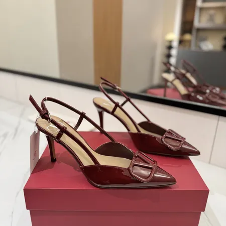 ヴァレンティノ サンダル