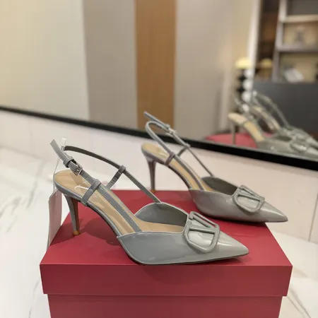 ヴァレンティノ サンダル