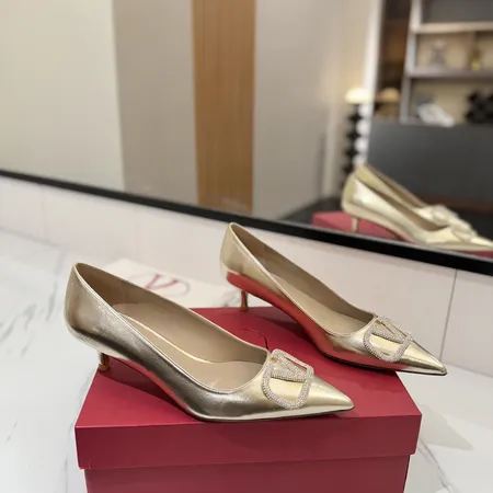 ヴァレンティノ サンダル