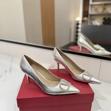 ヴァレンティノ サンダル