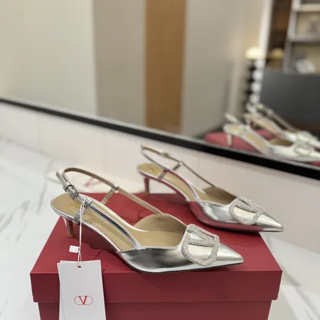 ヴァレンティノ サンダル