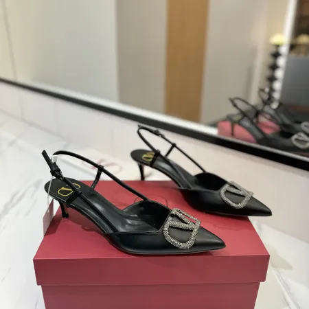 ヴァレンティノ サンダル