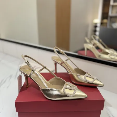 ヴァレンティノ サンダル