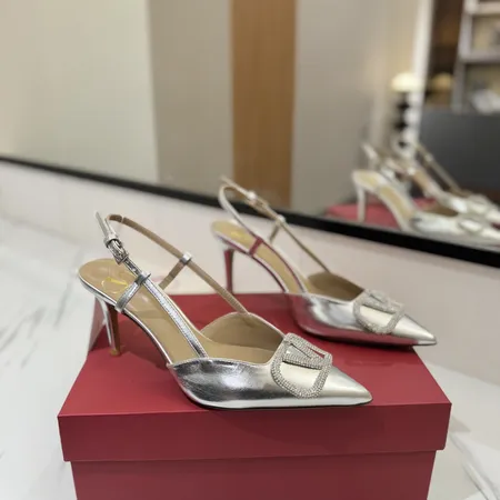 ヴァレンティノ サンダル