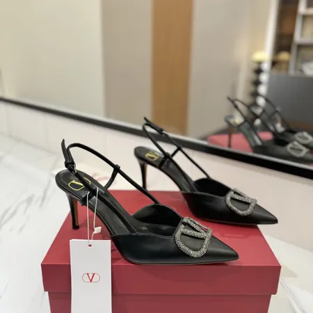 ヴァレンティノ サンダル