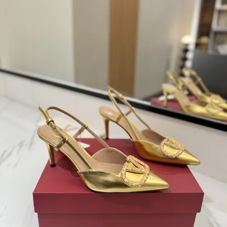 ヴァレンティノ サンダル