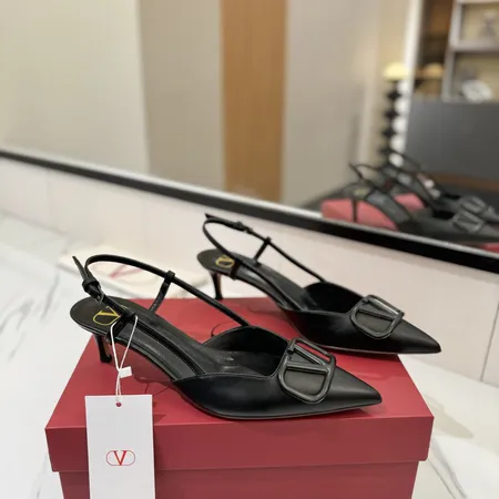 ヴァレンティノ サンダル