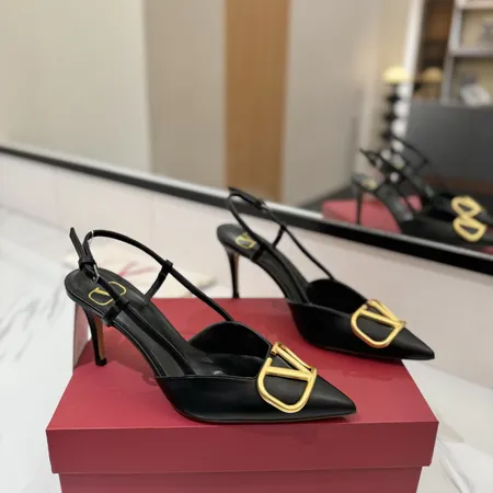 ヴァレンティノ サンダル