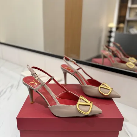 ヴァレンティノ サンダル