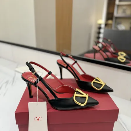 ヴァレンティノ サンダル