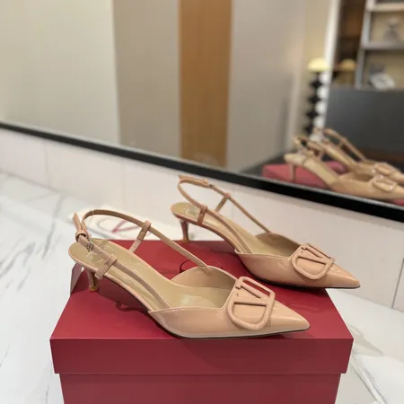 ヴァレンティノ サンダル