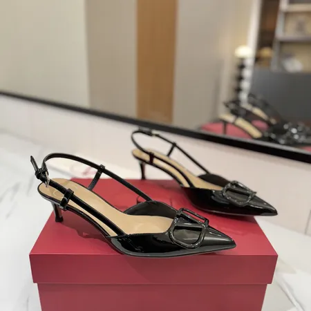 ヴァレンティノ サンダル