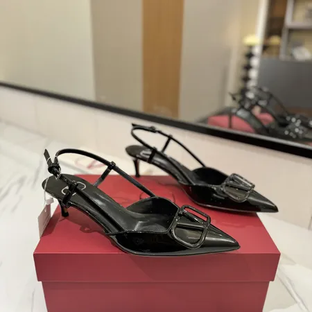 ヴァレンティノ サンダル