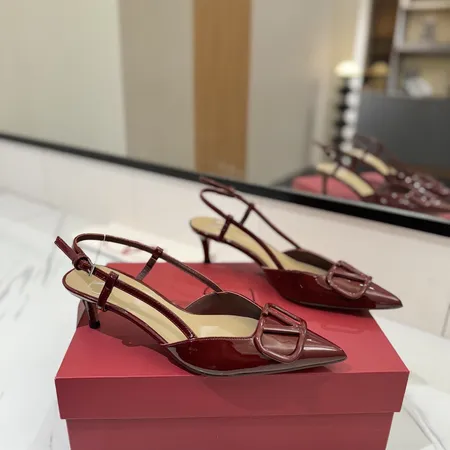 ヴァレンティノ サンダル