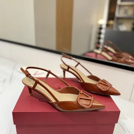 ヴァレンティノ サンダル