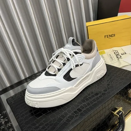 フェンディ カジュアルシューズ