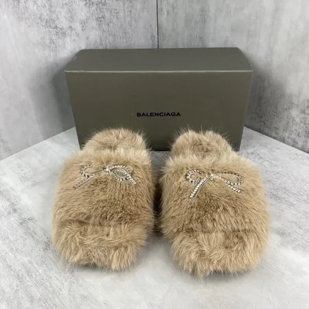 バレンシアガ スリッパ