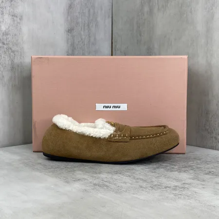 ミュウミュウ カジュアルシューズ