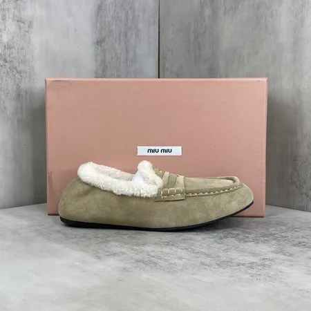 ミュウミュウ カジュアルシューズ