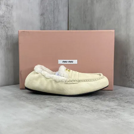 ミュウミュウ カジュアルシューズ