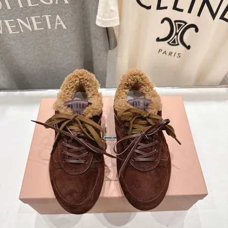 ミュウミュウ カジュアルシューズ