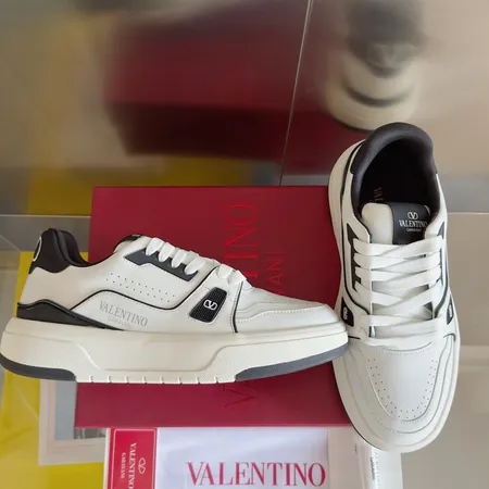 ヴァレンティノ カジュアルシューズ