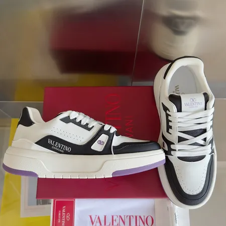 ヴァレンティノ カジュアルシューズ
