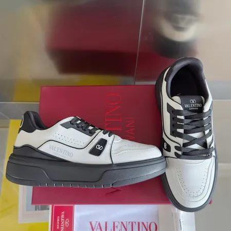 ヴァレンティノ カジュアルシューズ