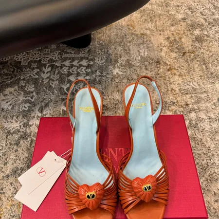 ヴァレンティノ サンダル