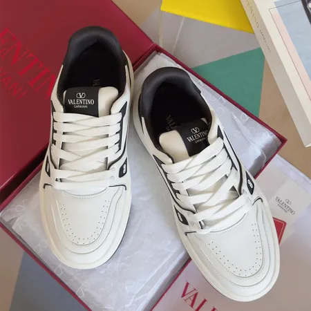 ヴァレンティノ カジュアルシューズ